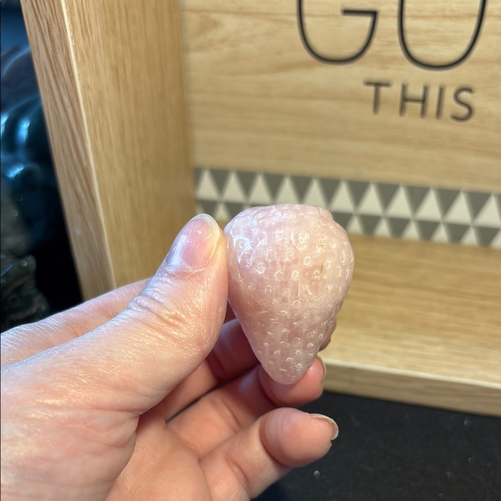 Rose Quartz Strawberry (RQC4) - Picture 3 of 4